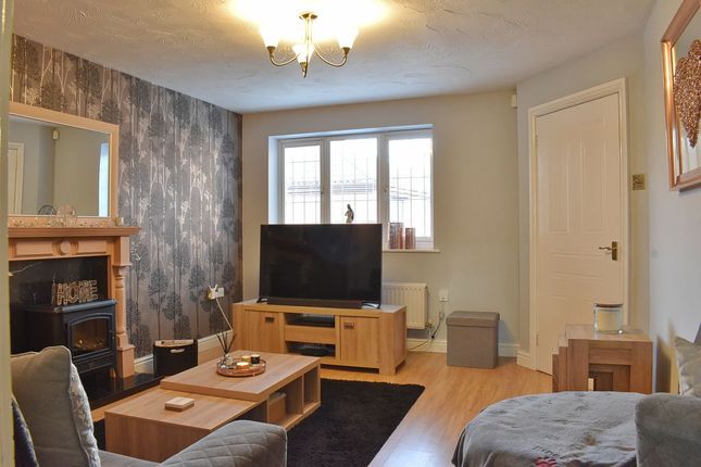 7, Allen Close, Newark photo 3