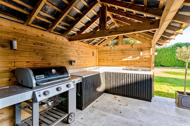Outdoor Kitchen