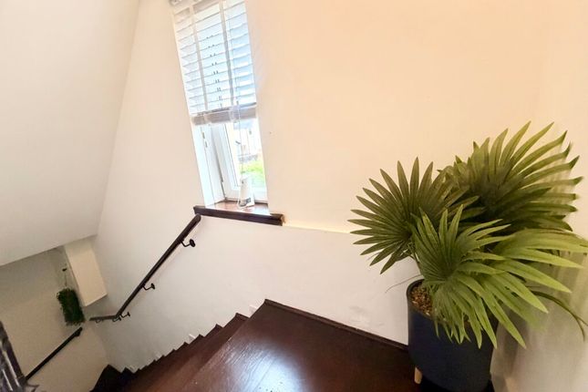 64, South Commonhead Avenue, Airdrie photo 4