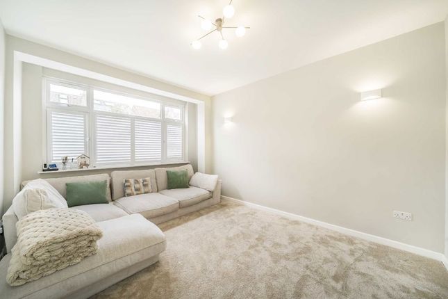 34, Fieldend Road, London photo 3