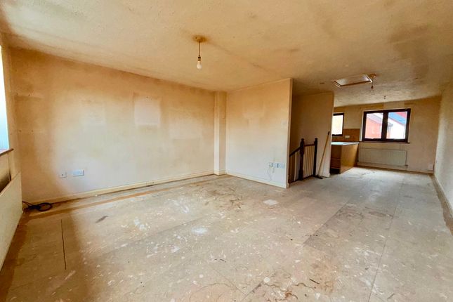 17 Harrison Close, Newnham photo 3