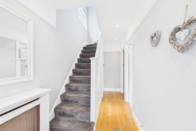 5, Windsor Avenue, West Molesey photo 3