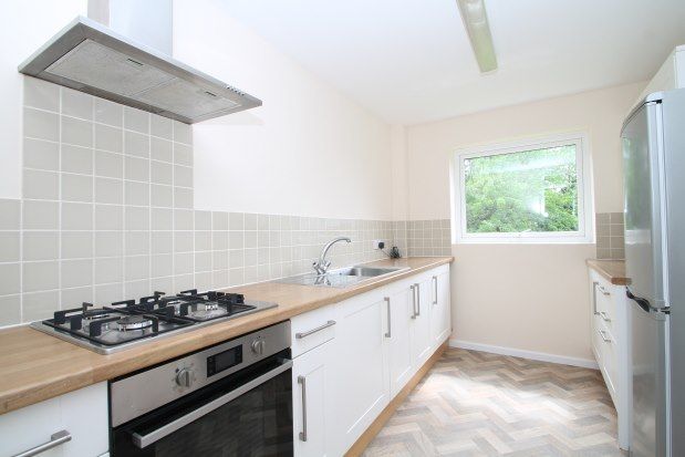 Thumbnail Flat to rent in Reddington Close, South Croydon