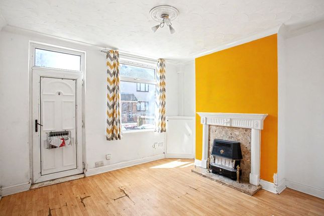 32, Silverdales, Sheffield photo 2
