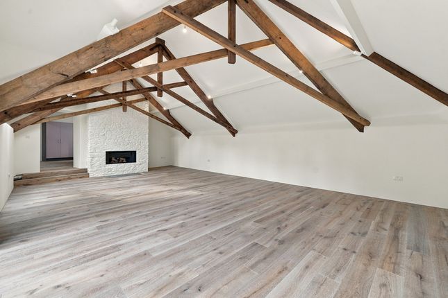 5 Weston Courtyard, Higher Weston Farm Barns, Totnes photo 4