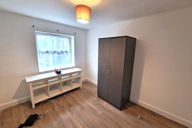 Studio Flat Available To Rent Located On Eaton Green Road In Luton