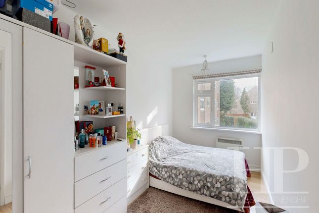 20 Hayling Court, Crawley photo 3