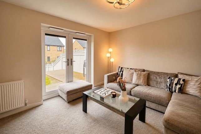 20, Shears Drive, Brighouse photo 4