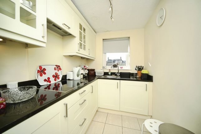 34, Northfield Gardens, Taunton photo 3