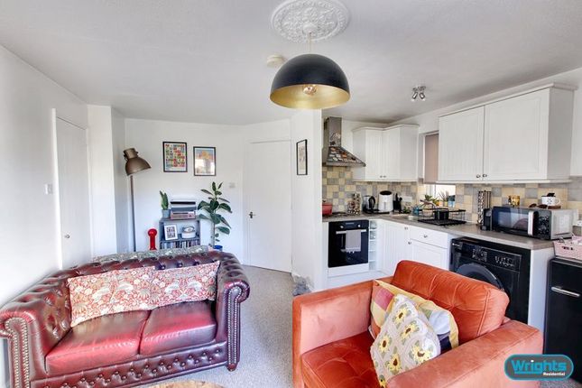 24, Horsebrook, Calne photo 2