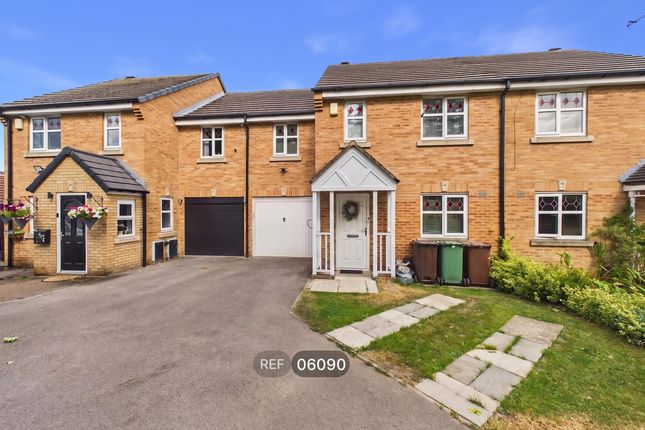 3-bed house on 3, Hoctun Close, Castleford, WF10 4TF, £1,000/mo