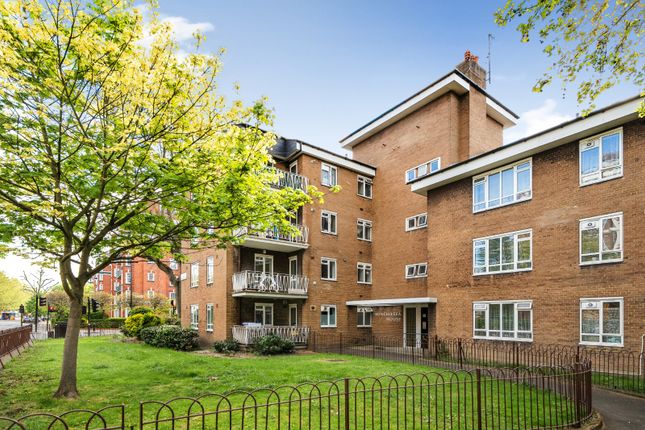 Studio flat on Flat 16, Winchilsea House,, St. Johns Wood Road, London, £450,000