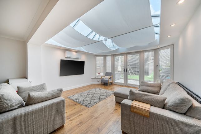 53, Brookside, Guildford photo 3
