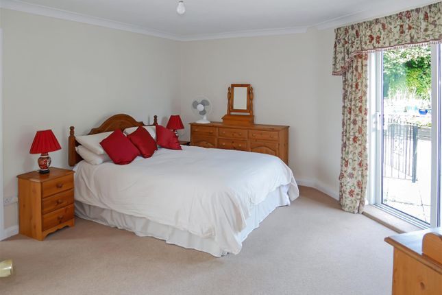 33, Holly Drive, Littlehampton photo 3