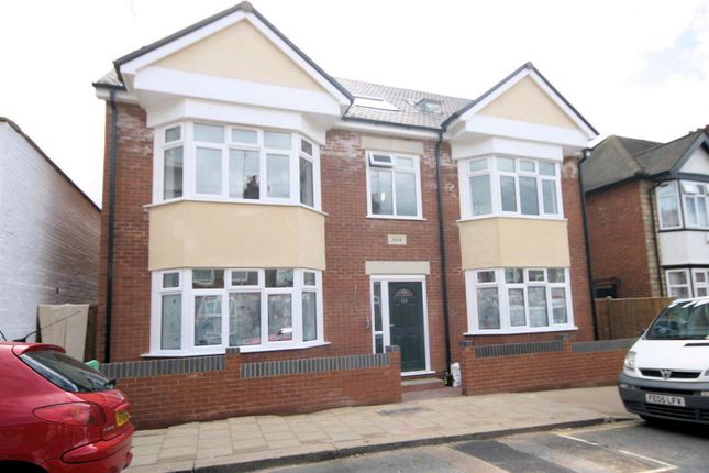 Flat to rent in Frederick Street, Luton