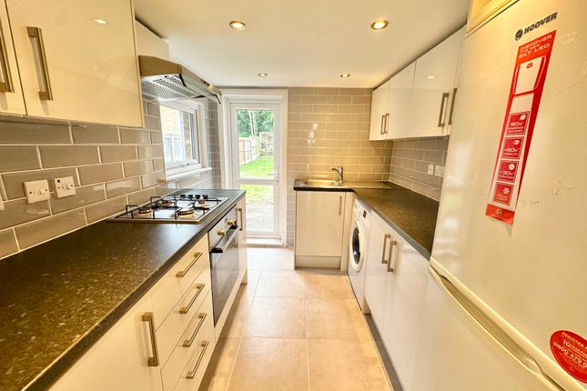132 Long Lane, London photo 2