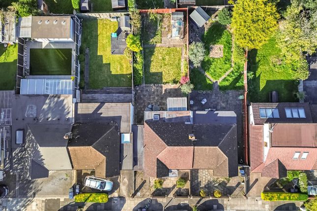 59, Farndale Crescent, Greenford photo 2