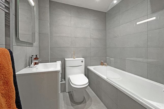 35, Coastview Close, Hartlepool photo 3