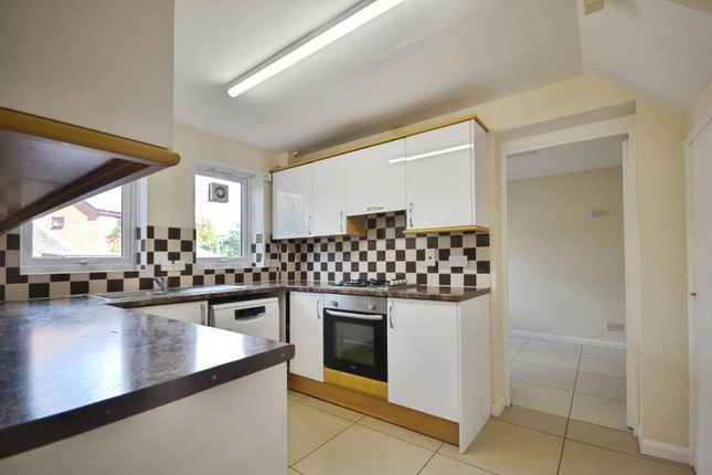 21, Beaconsfield Way, Reading photo 3