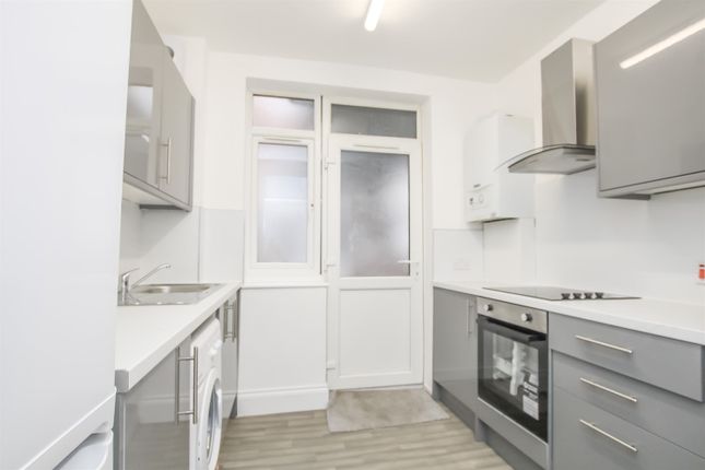 Flat to rent in Whitchurch Lane, Edgware