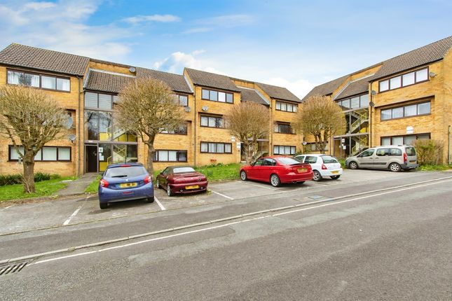 Thumbnail Flat for sale in Ivel Court, Yeovil