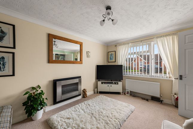 5 Sandringham Gardens, Boston photo 2