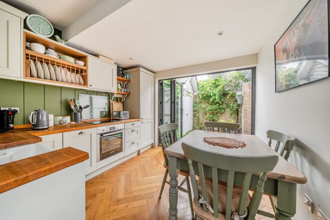 14, Mead Lane, Surrey photo 4