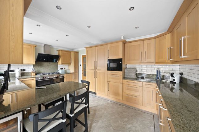 14, Lawrence Drive, Uxbridge photo 3