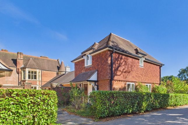 2-bed detached on 6 Summers Place, Stane Street, Billingshurst, £465,000