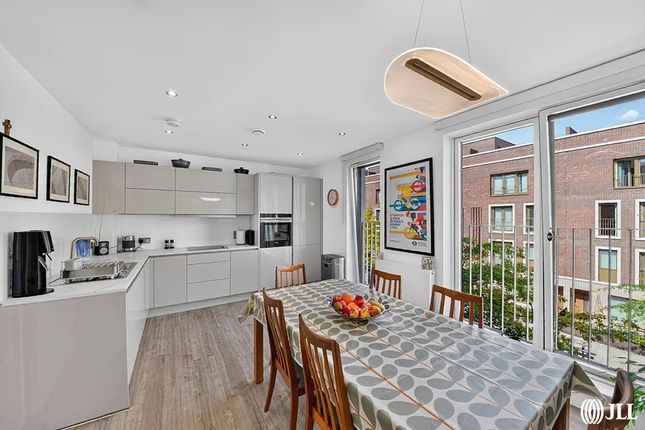 35, Peloton Avenue, London photo 3