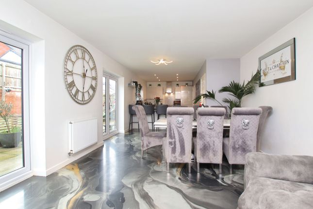 32, Clos Rhys Meurug, Cardiff photo 4
