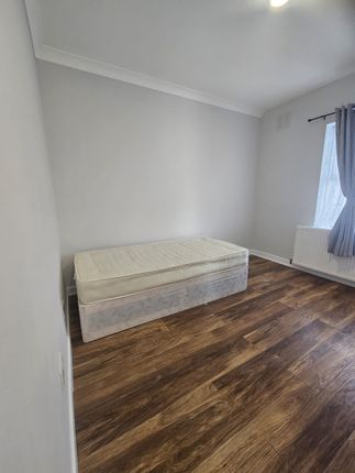 Herbert Street, London, E13 8BG, London photo 2