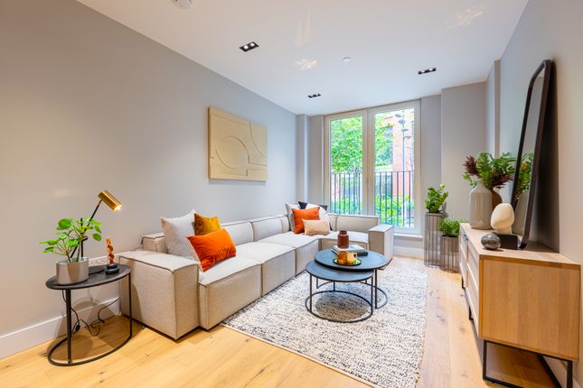 Thumbnail Flat for sale in Exhange Gardens, London