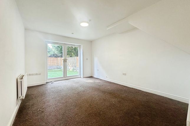33, Dam Mill Close, Bilbrook, Wolverhampton photo 4