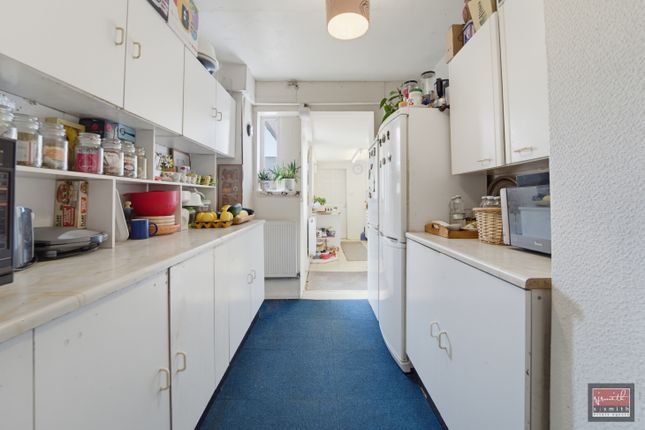 14, Watermill Way, Feltham photo 4