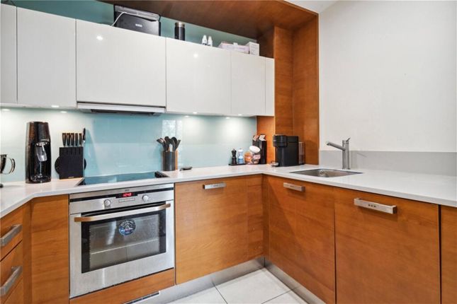 Flat 21, 21 St William's Court, St William's Court, London photo 5