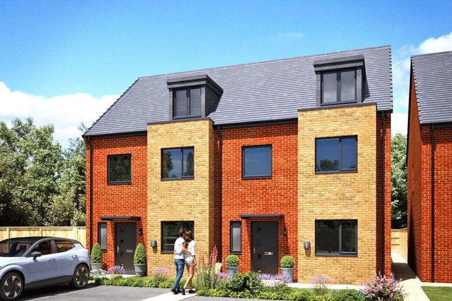 4-bed semi-detached on 32 Vick Close, Stonehouse, £435,000