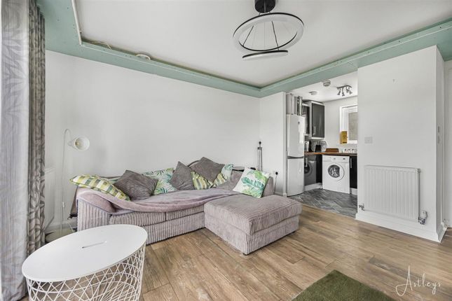11 Phoebe Road, Swansea photo 2