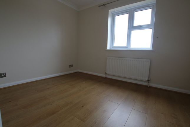 17, Gorse Meade, Slough photo 4