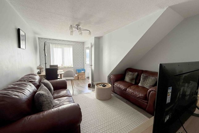 9 Clos Tygwyn, Gowerton, Swansea photo 4