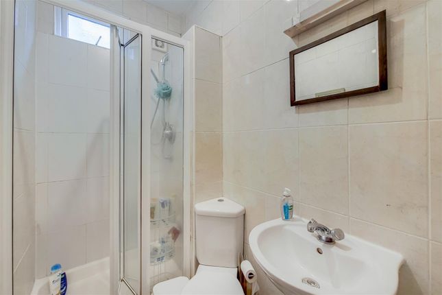 7_Shower Room-0.Jpg