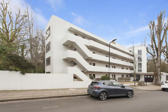 Studio flat on 18 Isokon Flats, Lawn Road, London, £320,000