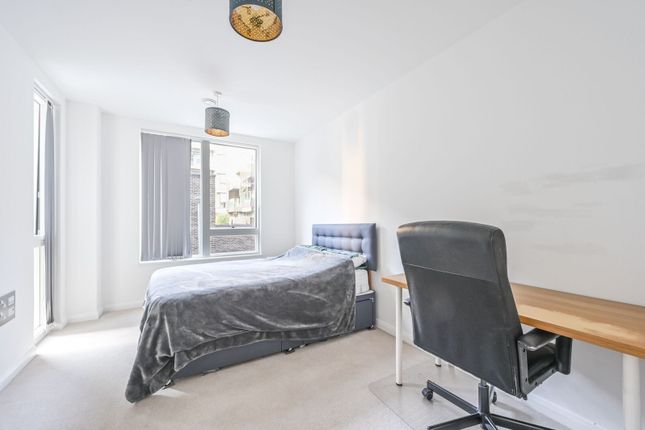 Chorley Court, E14, Poplar photo 4