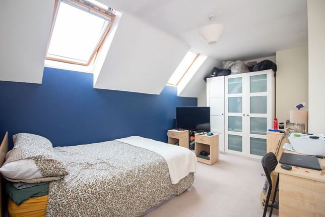 Flat for sale in Abbess Way, Waterlooville
