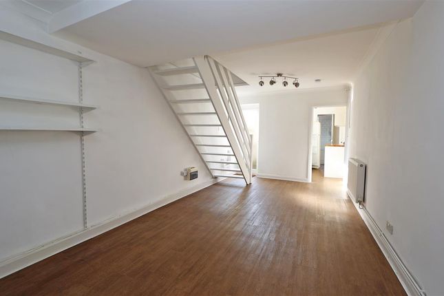 10, Bynes Road, South Croydon photo 2