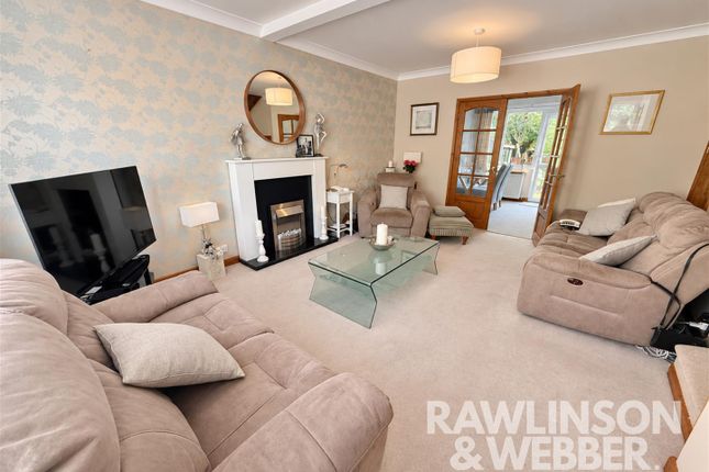 31, Kelvinbrook, West Molesey photo 3