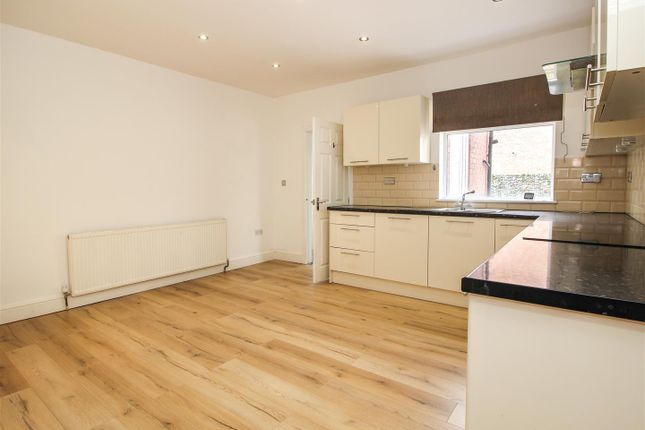15, Chestnut Avenue, Doncaster photo 2