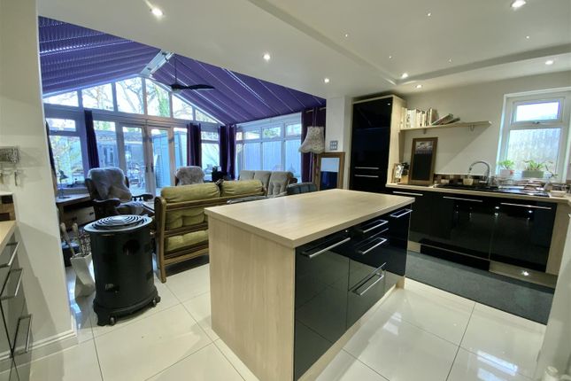 2, Chestnut Close, Stony Stratford photo 3