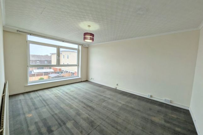 Flat 11, Castle Court, Hadleigh photo 3
