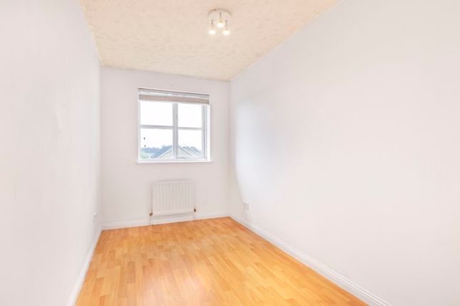Flat for sale in Canada Road, Erith